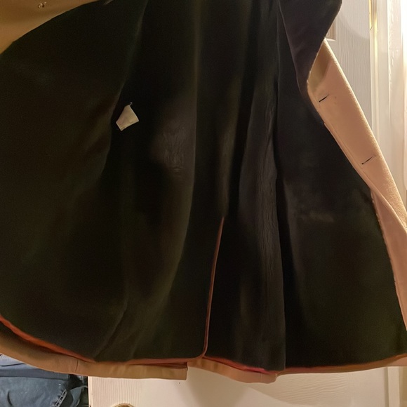 70’s Vintage ,tan, wool, faux fur lined coat size 44 reg - Picture 3 of 8